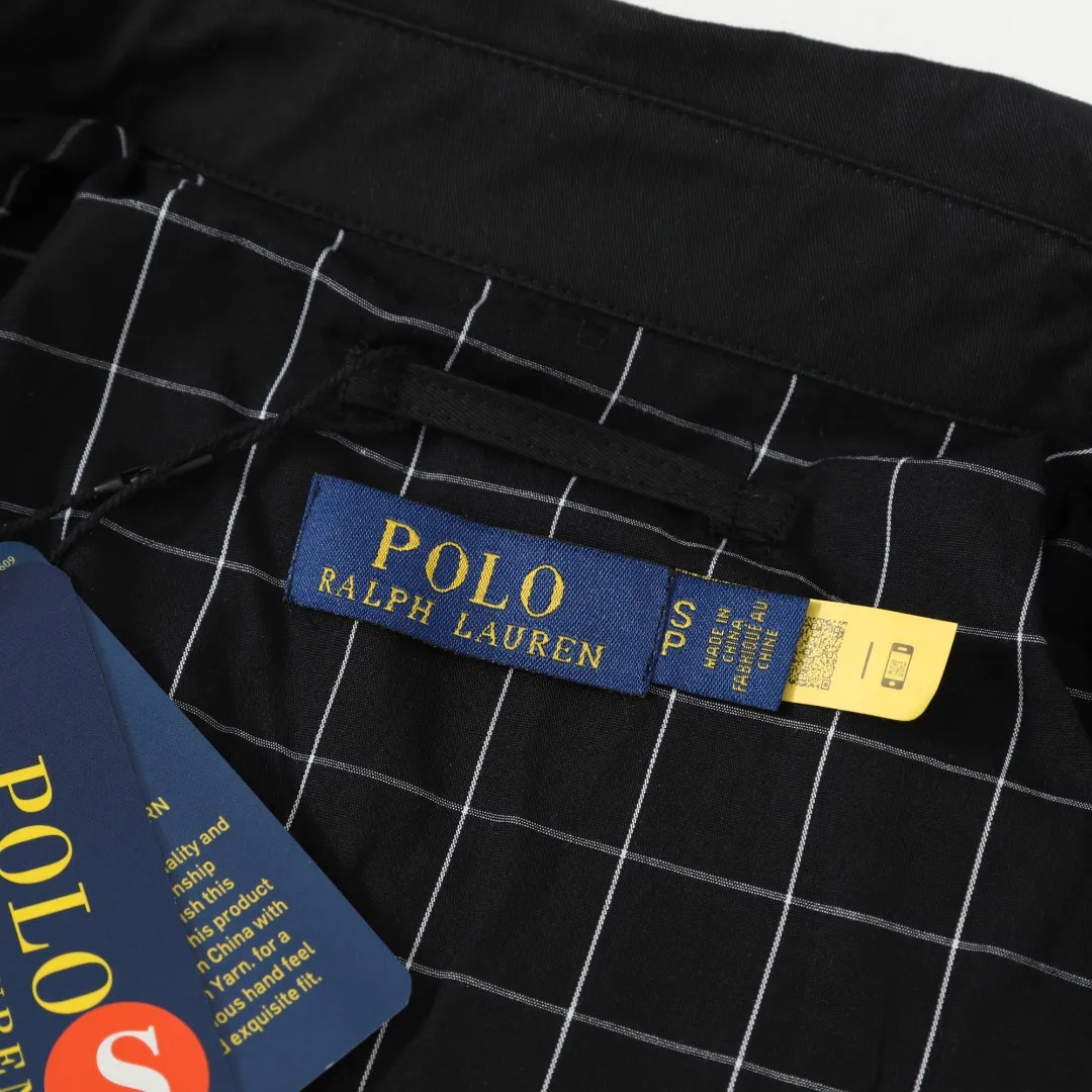 P350 Model No.: R08 Ralph Lauren/Ralph Lauren Classic Unisex Old Cadre Zipper Jacket Size #S/M/L/XL Color #Khaki Black Navy Recommended by many fashion bloggers, the Harrington jacket’s lapel zipper windproof design perfectly blends casual style with street trend elements, making it very suitable for neutral wear. The fabric texture of the jacket is excellent and comfortable to wear. It is a very versatile and trendy jacket. Original development, 100% pure cotton fabric, exquisite embroidery, evergreen style for all seasons, feel free to buy it, retro will never go out of style!  Reference# Length: 68/70/72/74 Bust: 128/132/136/140 Shoulder Width: 52/53/54/55